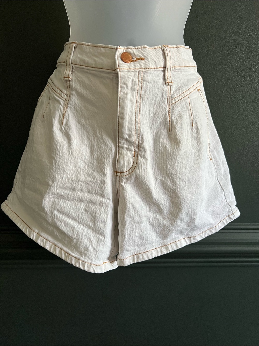 Universal Threads White Women’s Denim Shorts